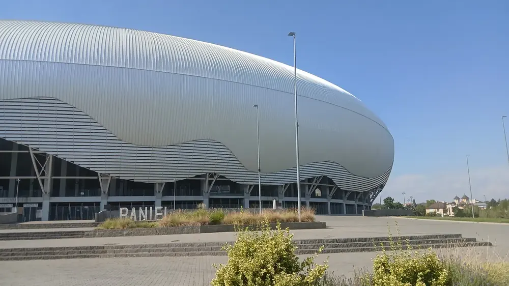 The shell from the forecourt, with the BĂNIE lettering below